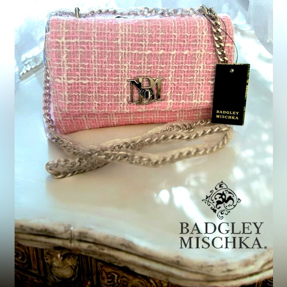 Badgley Mischka Handbags - Badgley Mischka pink textured messenger bag with silver chain strap